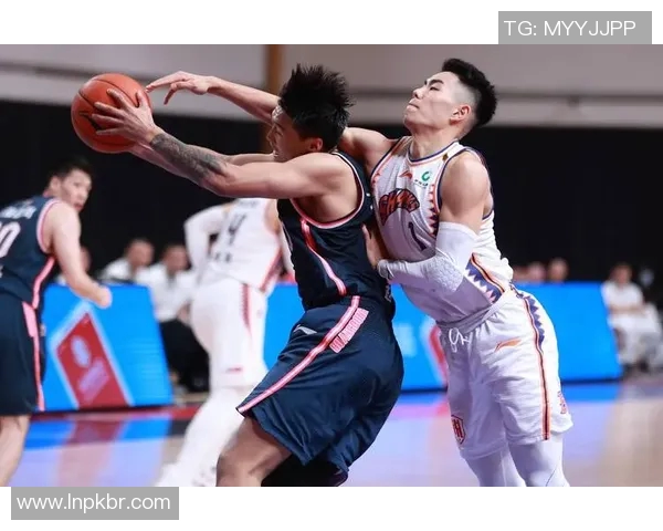 CBA精彩对决广东大益迎战上海队争夺季后赛席位